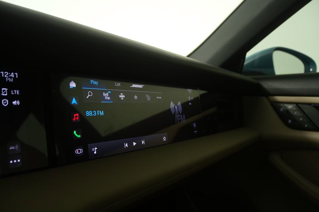 Used 2022 Porsche Taycan image 32