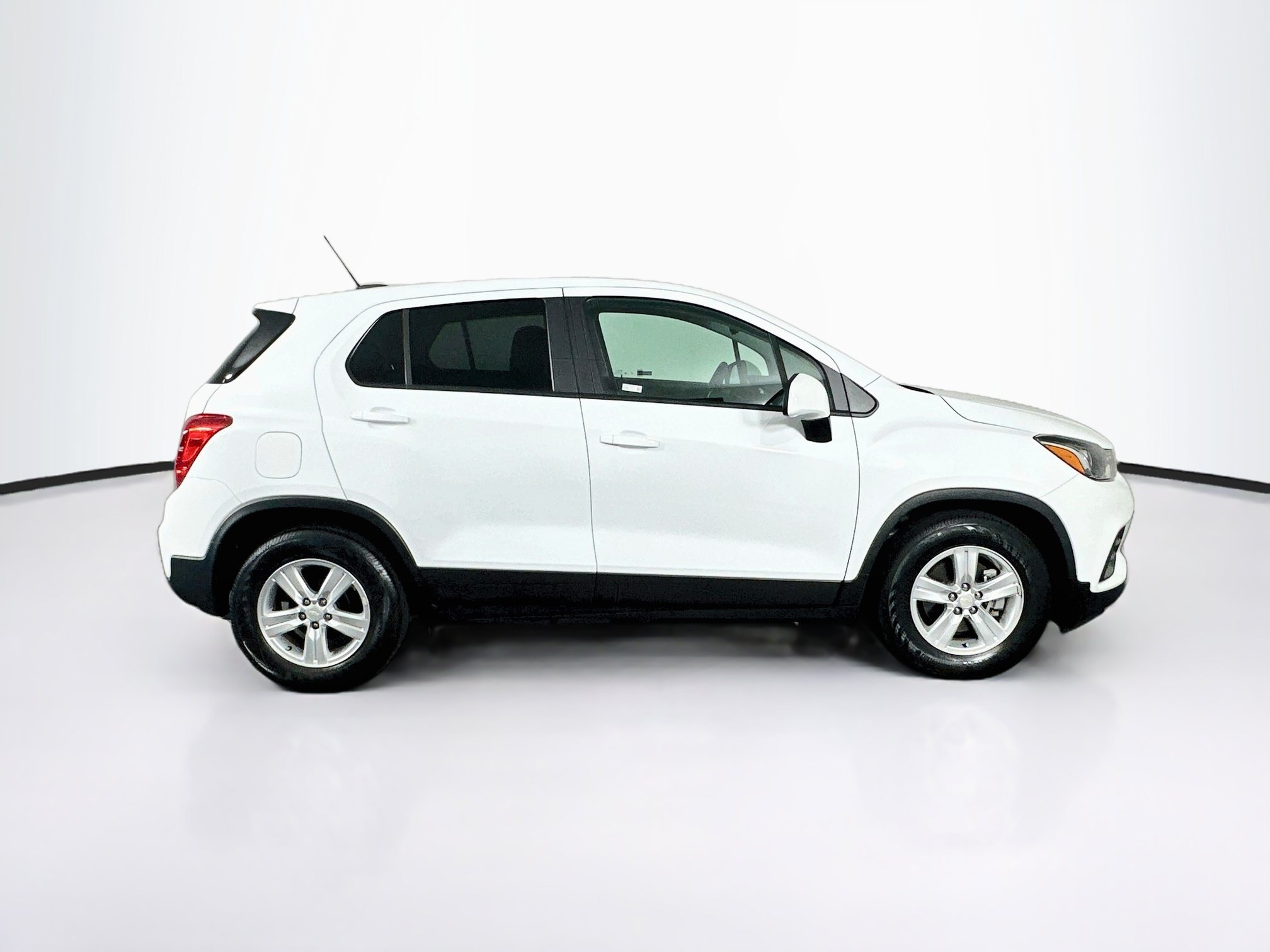 Used 2022 Chevrolet Trax LS w/ Tint and Cruise Package FWD image 10