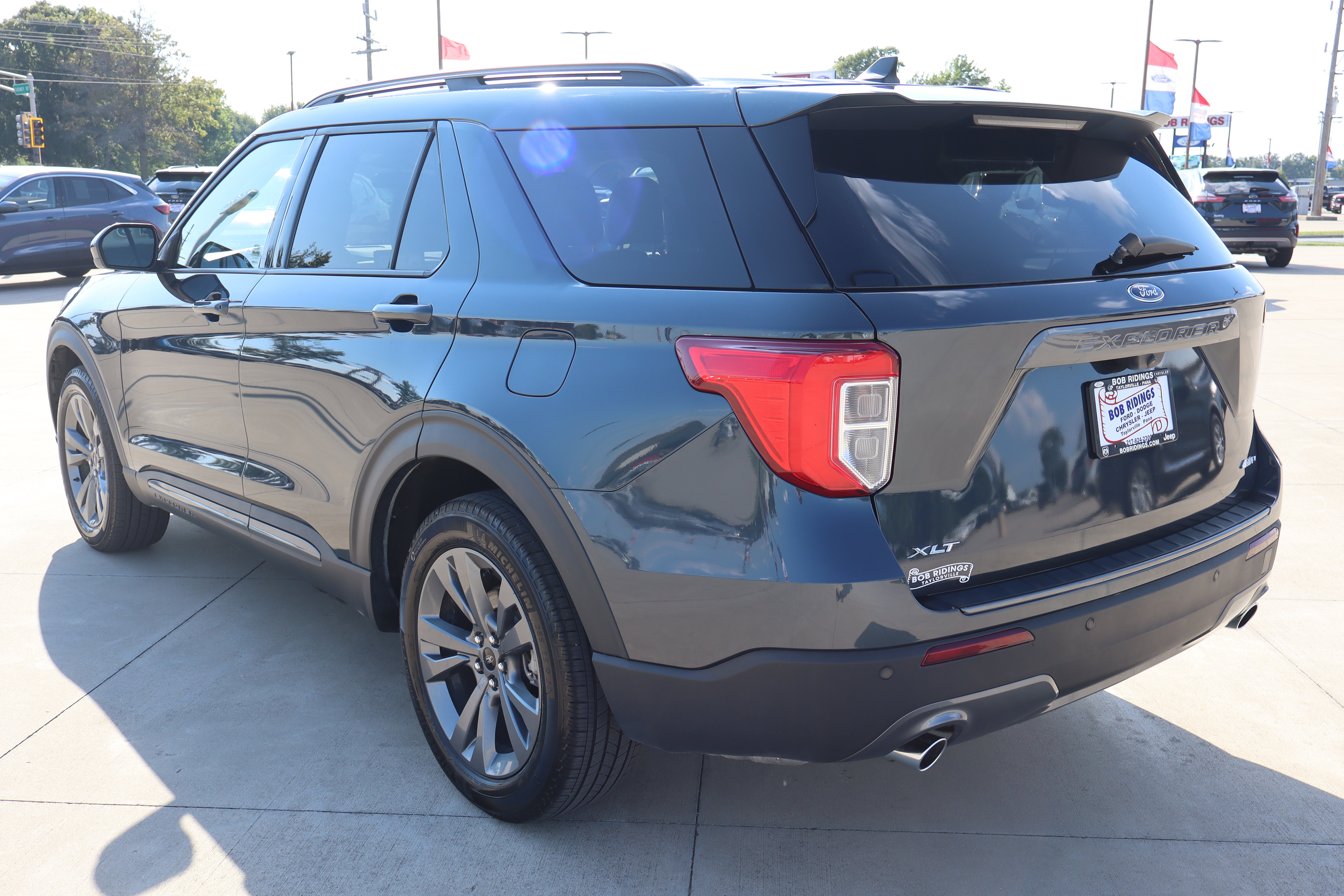 Used 2024 Ford Explorer XLT w/ Equipment Group 202A AWD/4WD image 7