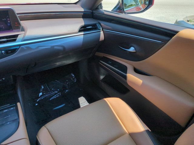 Used 2019 Lexus ES 300h w/ Premium Package FWD image 16