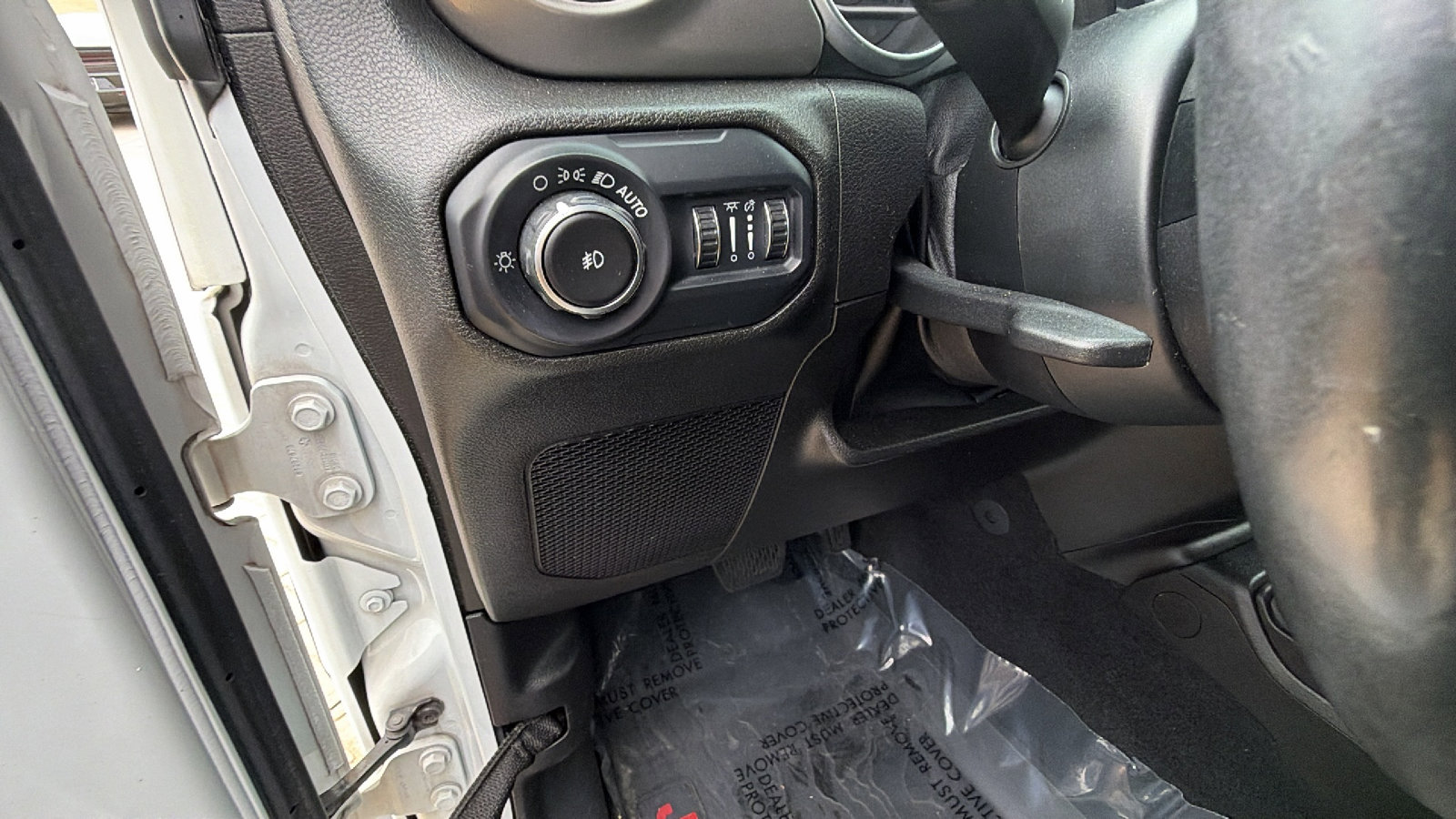 Used 2018 Jeep Wrangler Unlimited Sahara AWD/4WD image 24