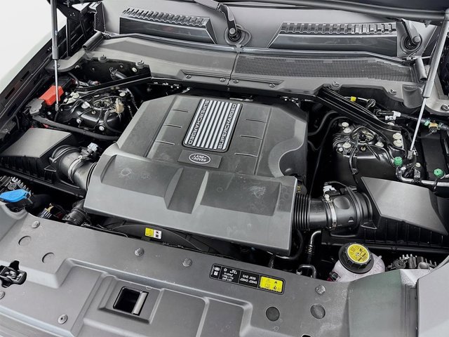 Used 2025 Land Rover Defender 110 V8 image 32