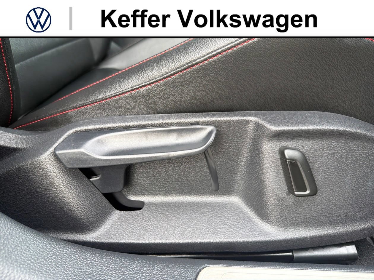 Used 2020 Volkswagen GTI SE FWD image 33