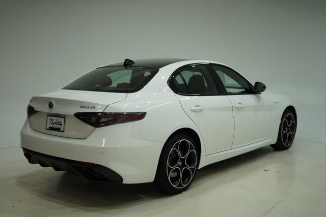 New 2026 Alfa Romeo Giulia Base image 7