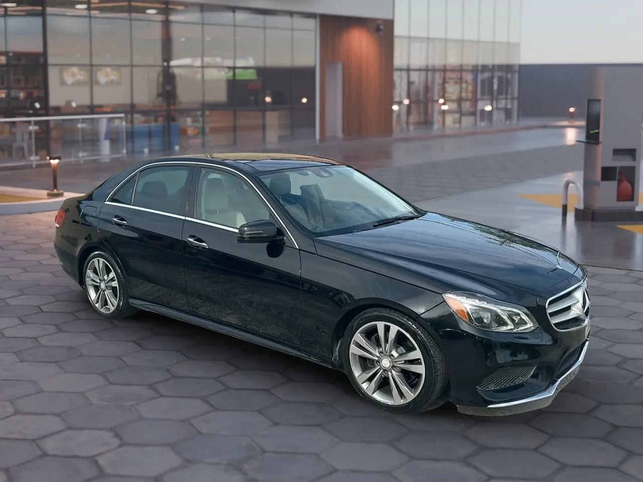 Used 2016 Mercedes-Benz E 350 4MATIC Sedan w/ Premium Package image 10