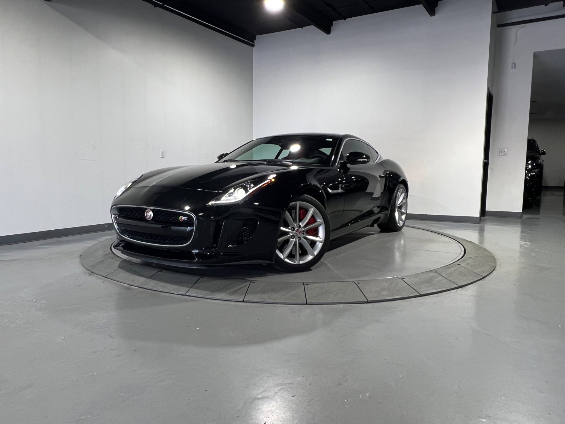 Used 2015 Jaguar F-TYPE S image 2