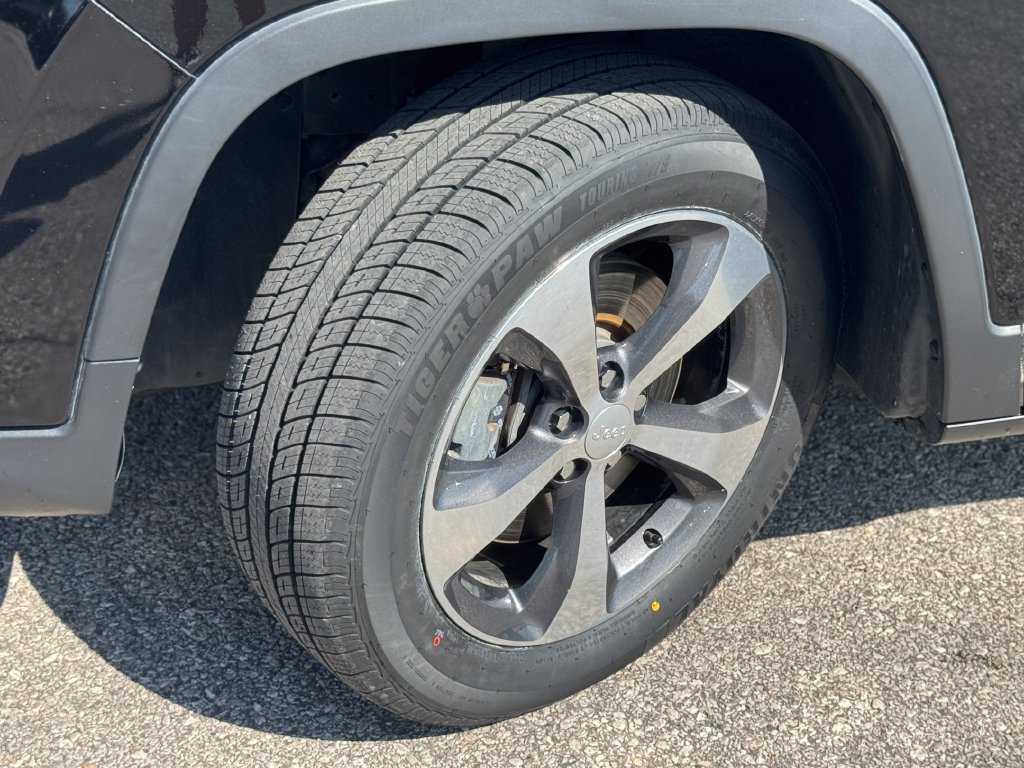 Used 2019 Jeep Cherokee Limited AWD/4WD image 36