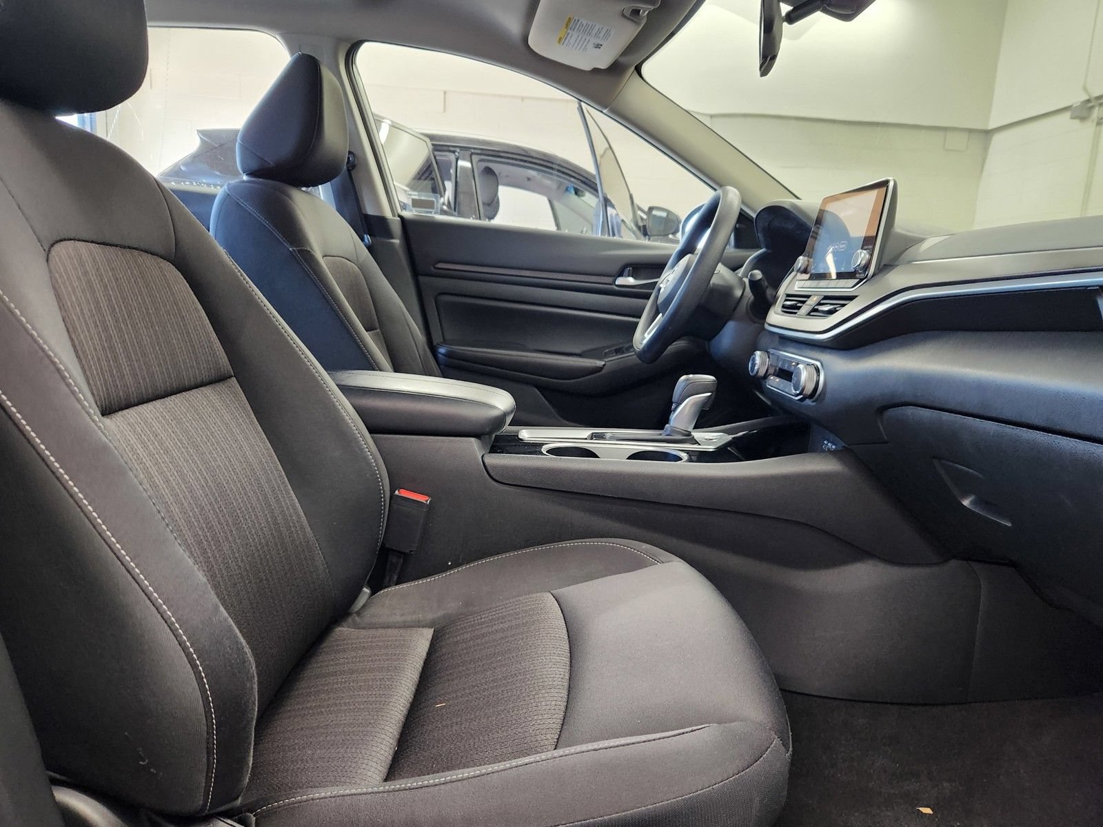 Used 2024 Nissan Altima 2.5 SV FWD image 23