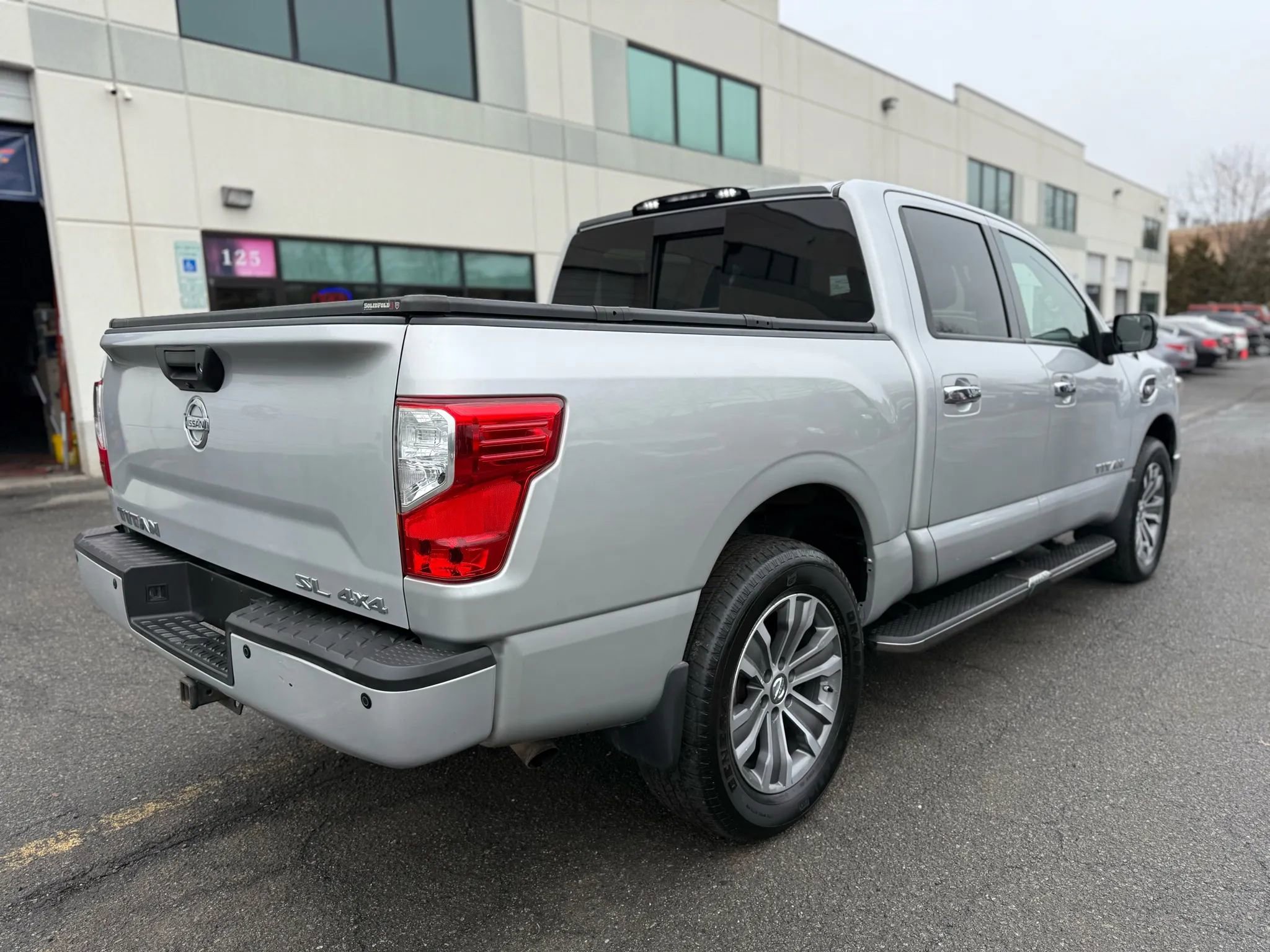 Used 2017 Nissan Titan SL image 4