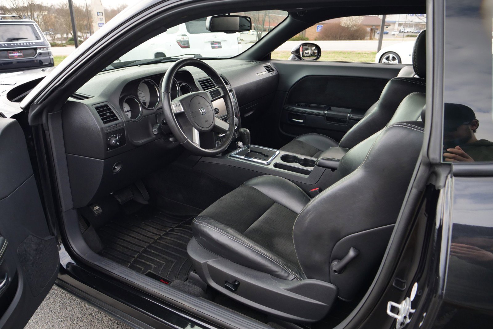 Used 2009 Dodge Challenger SRT8 w/ SRT Option Group II image 17