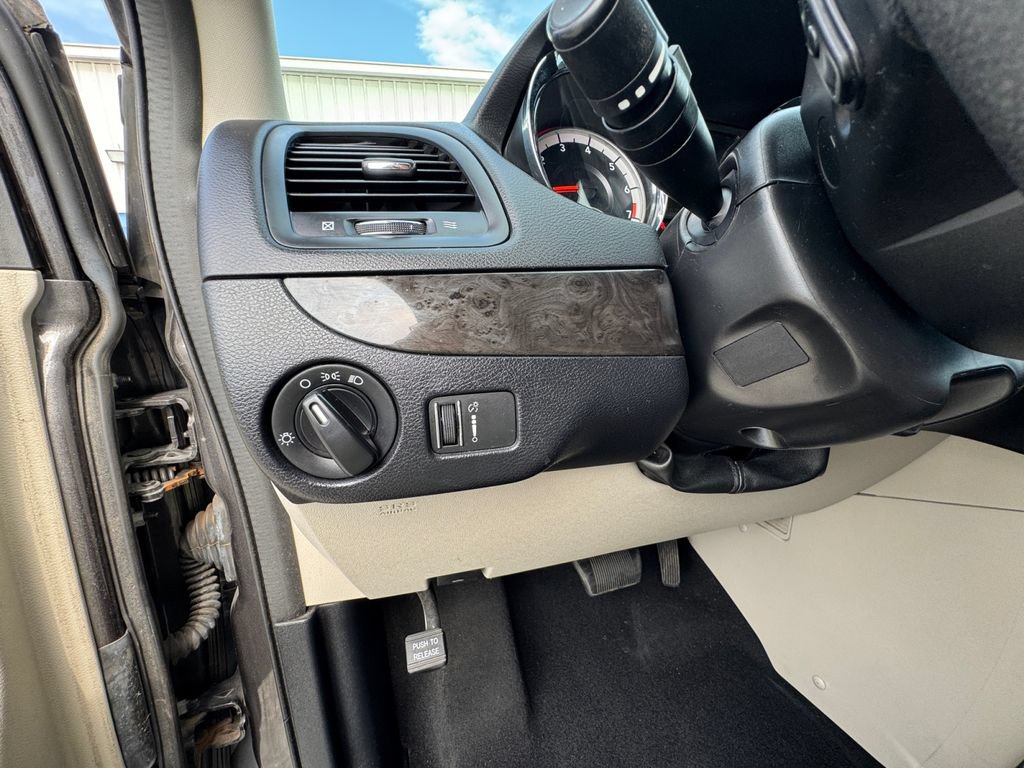 Used 2018 Dodge Grand Caravan SE w/ UConnect Hands-Free Group FWD image 24