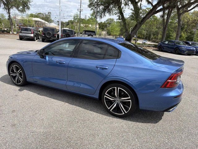 Used 2020 Volvo S60 T5 R-Design image 4