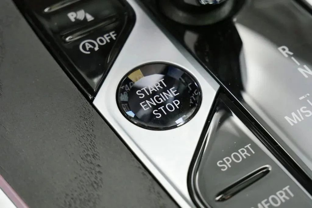 Used 2022 BMW X7 M50i image 30