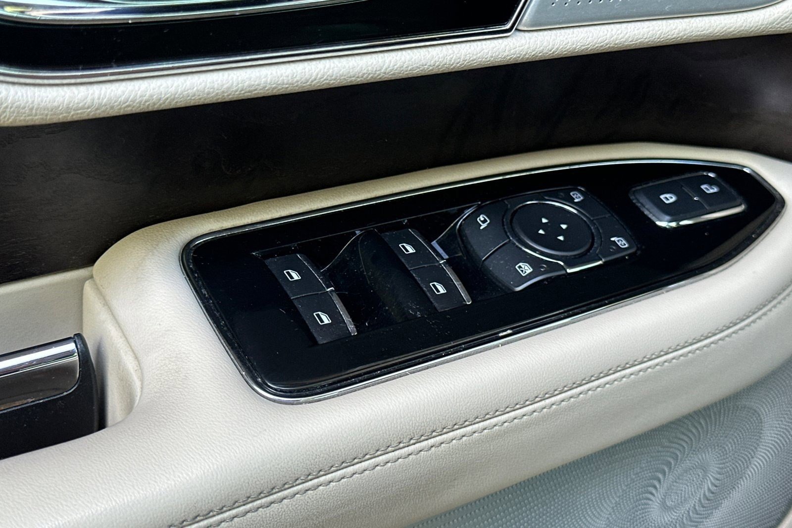 Used 2018 Lincoln Navigator L Reserve w/ Technology Package image 12