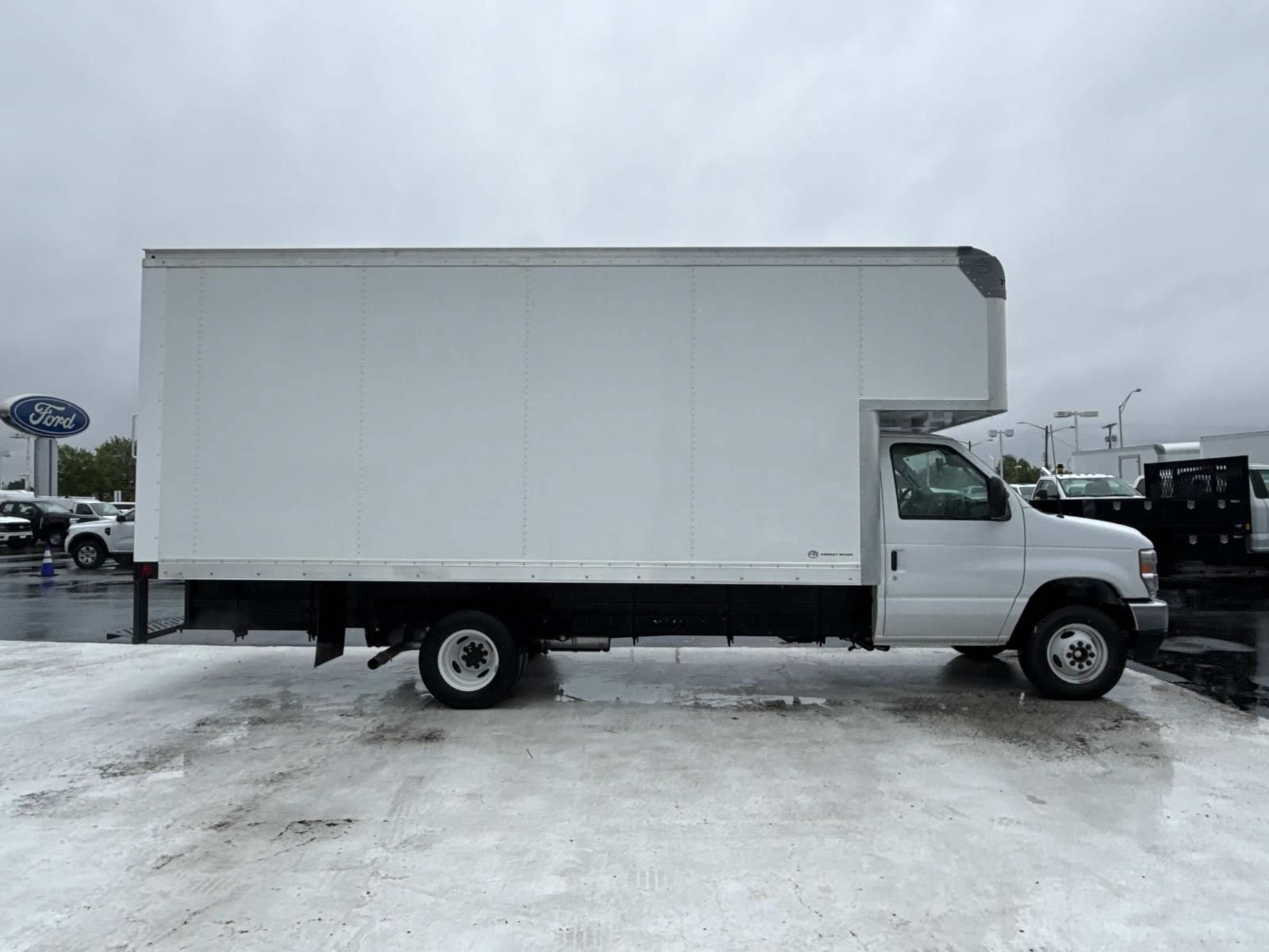 New 2027 Ford E-450 and Econoline 450 Super Duty w/ Power Equipment Group RWD image 2