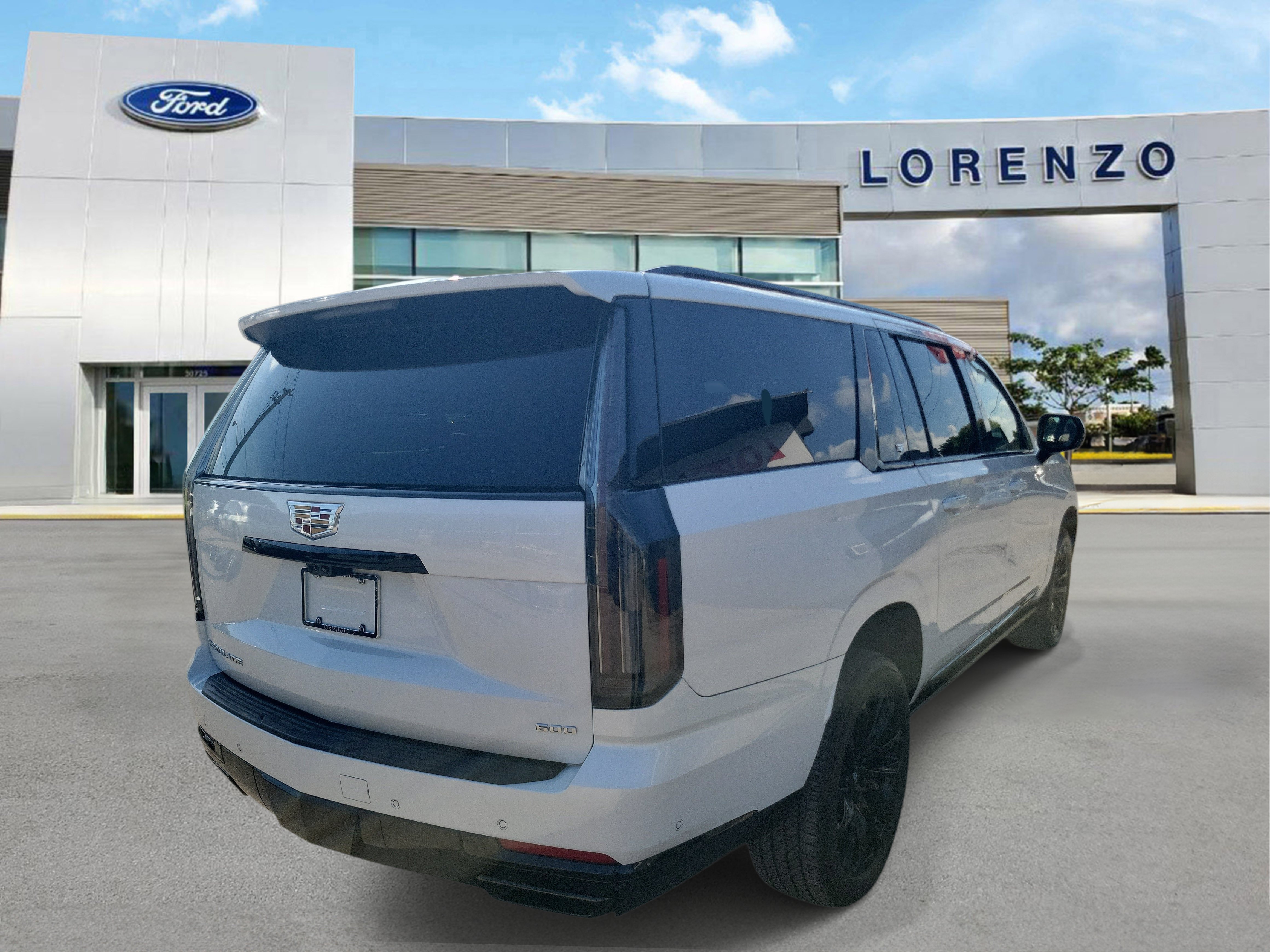 Used 2025 Cadillac Escalade ESV Sport w/ Touring Package AWD/4WD image 5