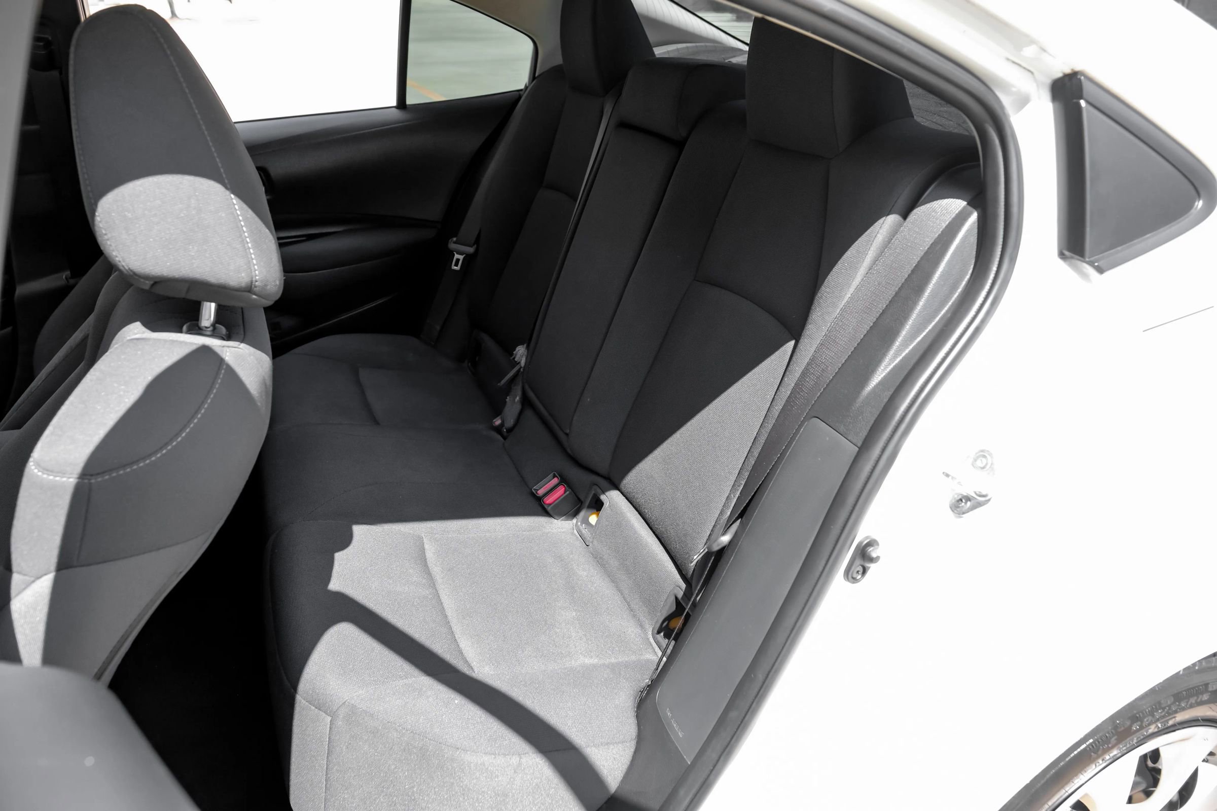 Used 2021 Toyota Corolla LE image 32