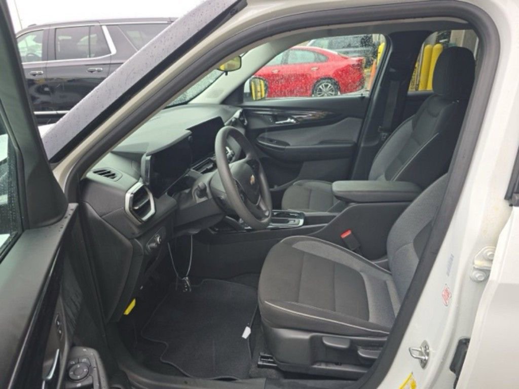 Used 2025 Chevrolet TrailBlazer LT AWD/4WD image 7