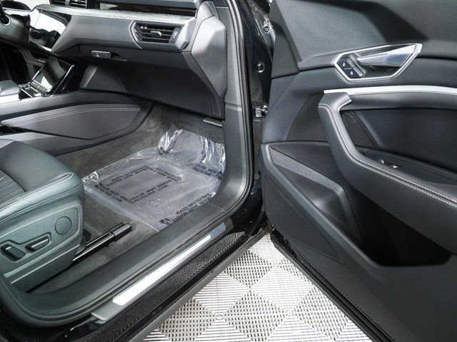 Certified 2022 Audi e-tron Premium w/ Convenience Plus Package image 26