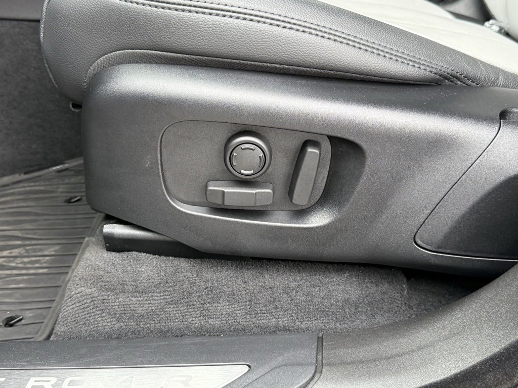 Used 2026 Land Rover Range Rover Velar Dynamic SE image 12