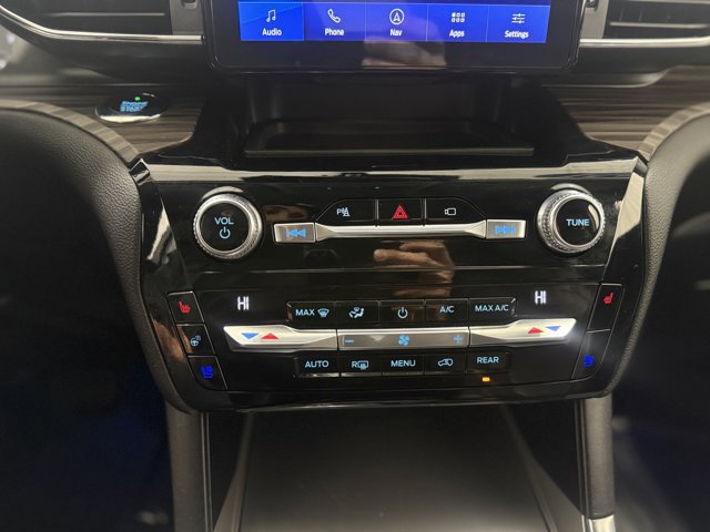 Used 2021 Ford Explorer Limited w/ Equipment Group 301A AWD/4WD image 22
