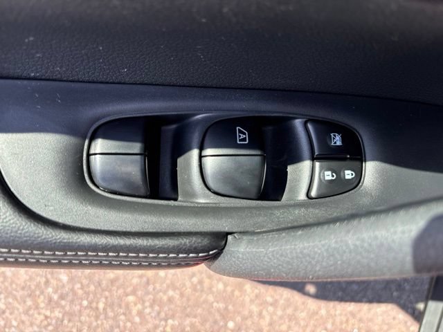 Used 2016 Nissan Rogue S AWD/4WD image 13