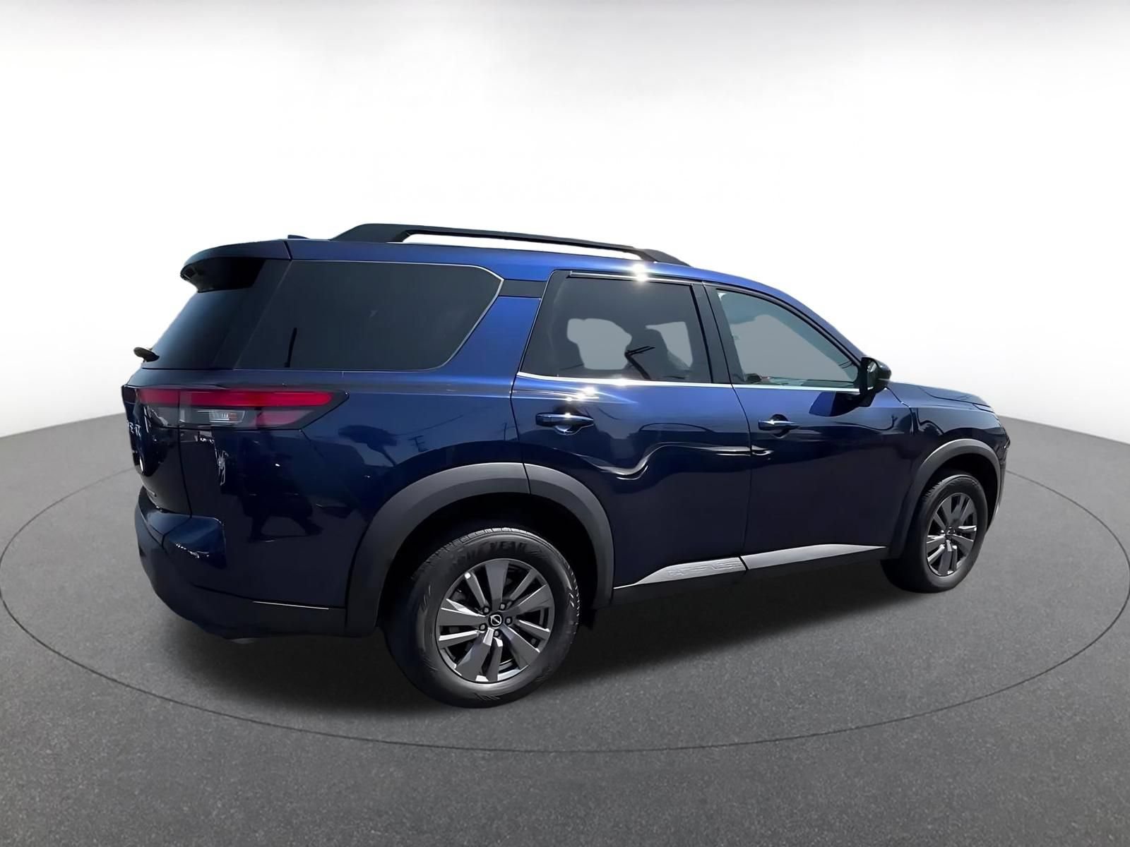Used 2025 Nissan Pathfinder SV AWD/4WD image 12