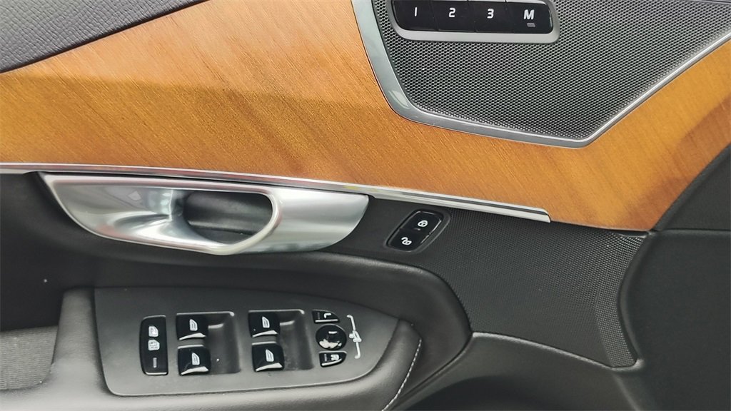 Certified 2024 Volvo XC90 T8 Plus image 9