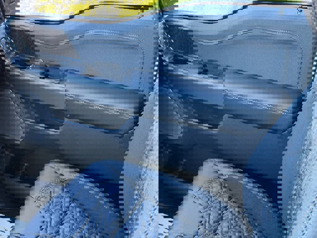 New 2026 Ford F250 Lariat w/ Black Appearance Package image 36