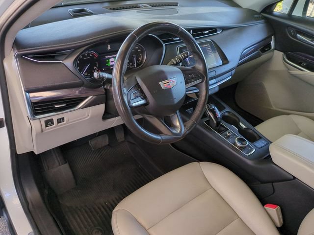 Used 2021 Cadillac XT4 Luxury w/ Cold Weather Package FWD image 11