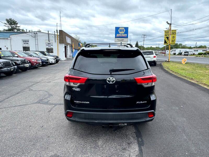 Used 2017 Toyota Highlander XLE image 6