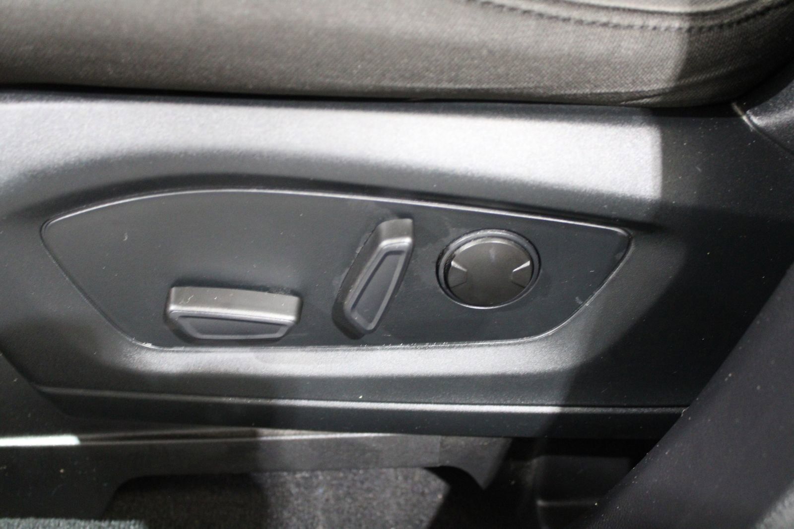 Used 2020 Ford Explorer XLT image 19