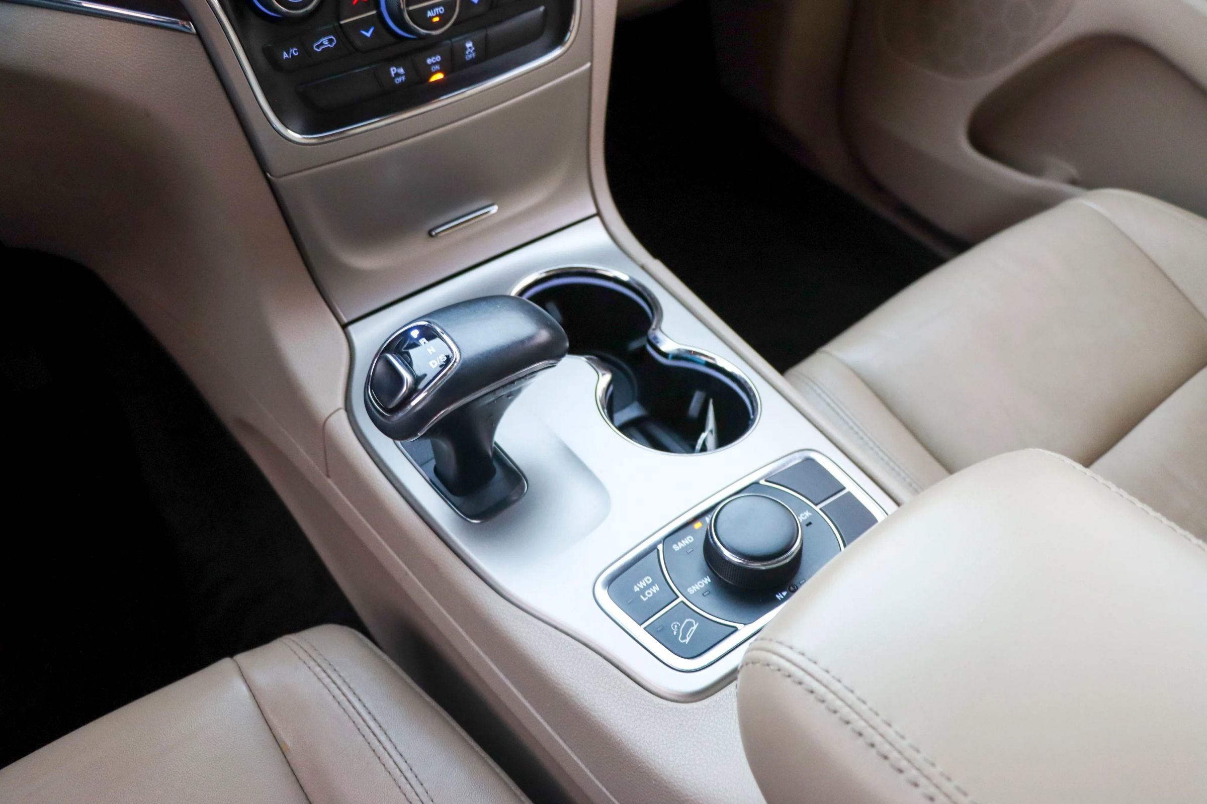 Used 2014 Jeep Grand Cherokee Limited image 40