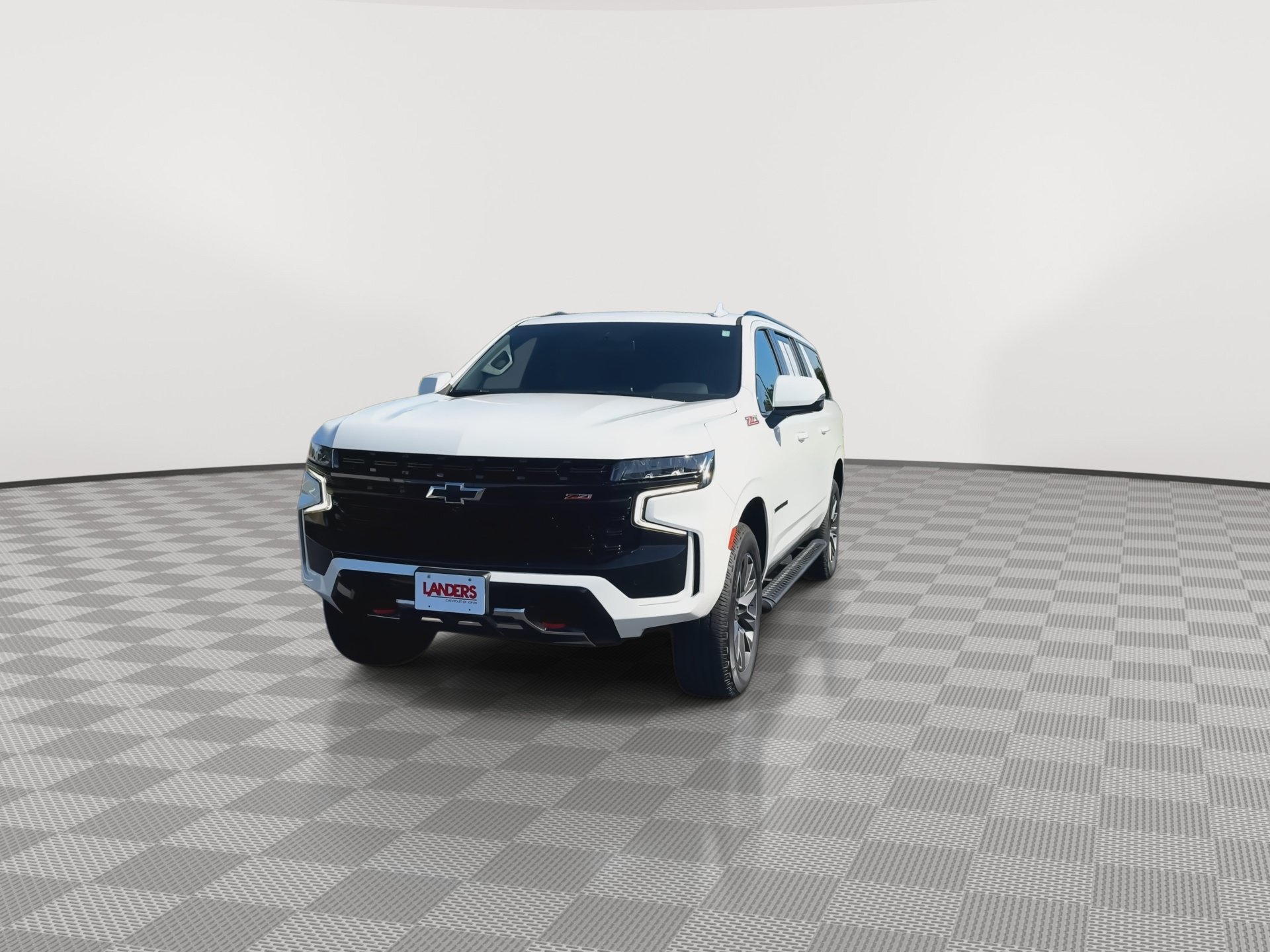 Certified 2023 Chevrolet Suburban Z71 w/ Luxury Package AWD/4WD image 4