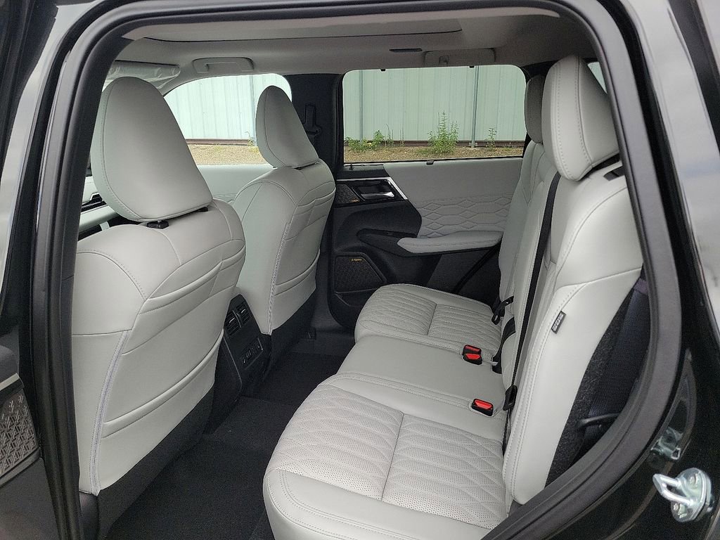 New 2025 Mitsubishi Outlander AWD image 7