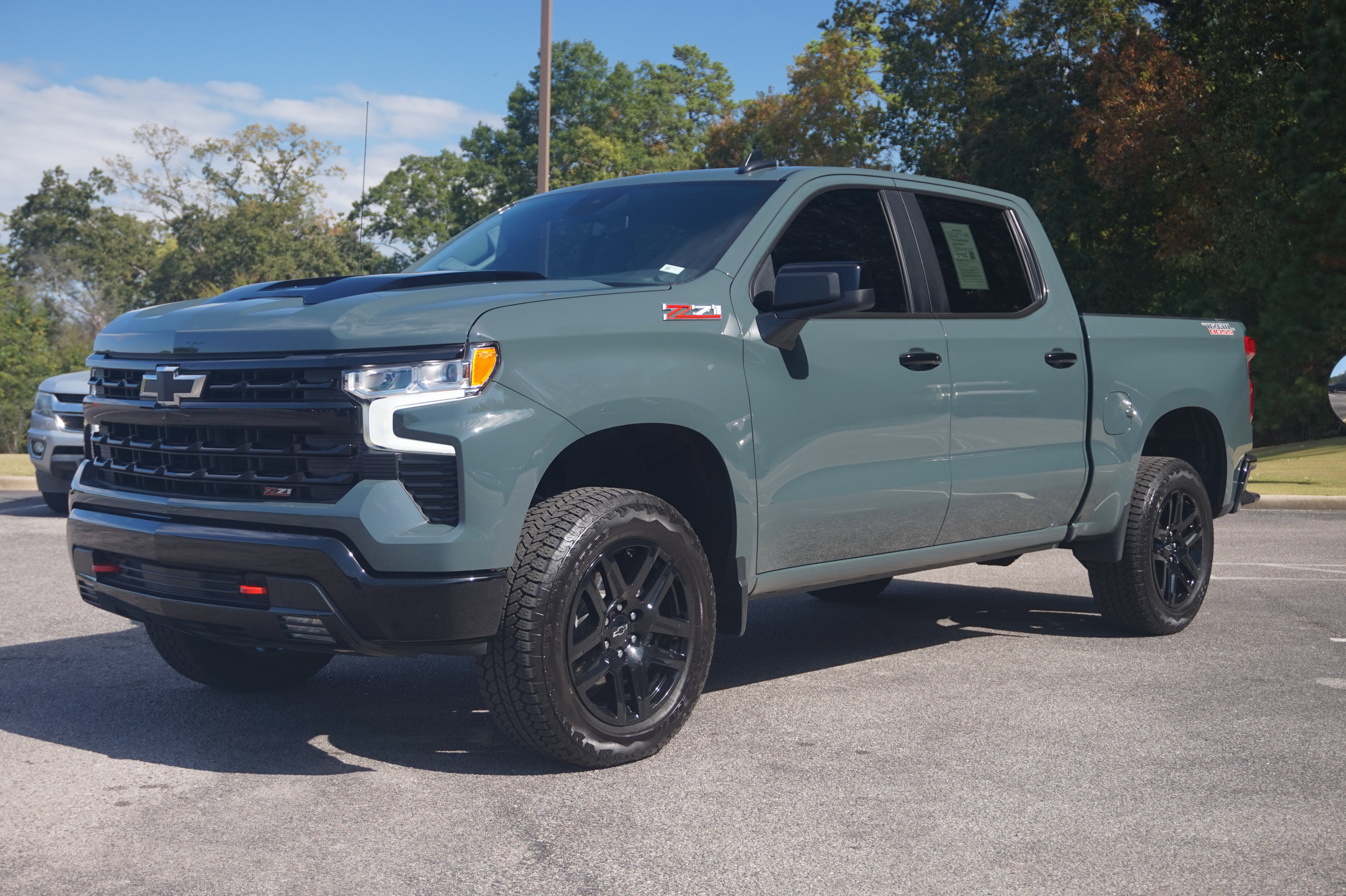 Used 2025 Chevrolet Silverado 1500 LT Trail Boss w/ Convenience Package II image 6