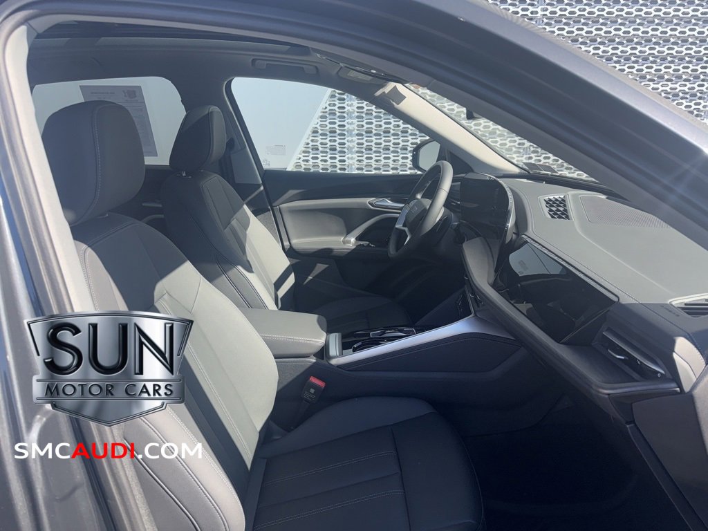 Used 2025 Audi Q5 Premium w/ Convenience Package image 9