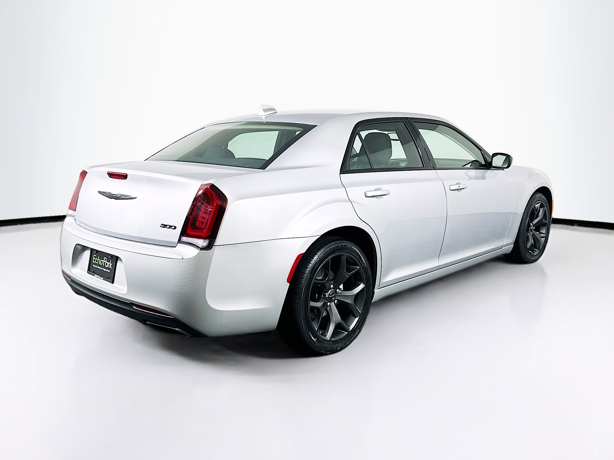 Used 2023 Chrysler 300 Touring w/ Sport Appearance Package image 9