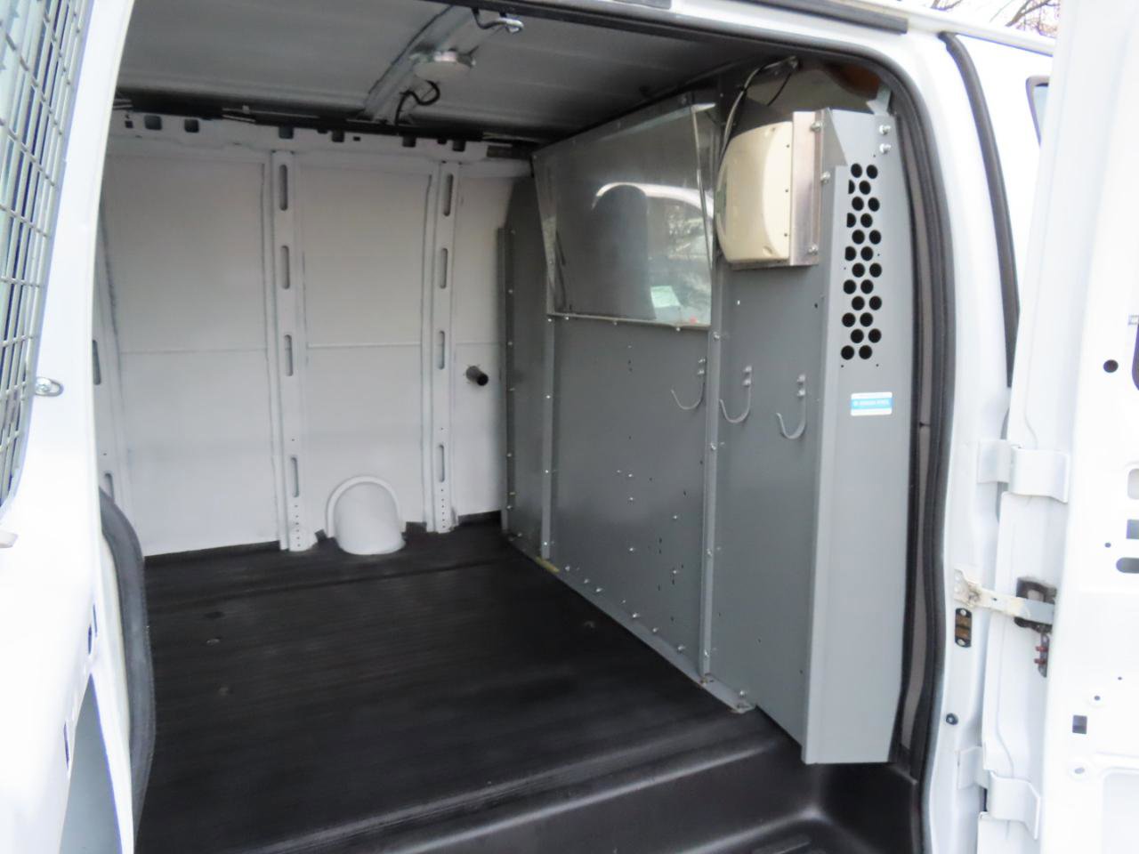 Used 2013 Chevrolet Express 2500 RWD image 13