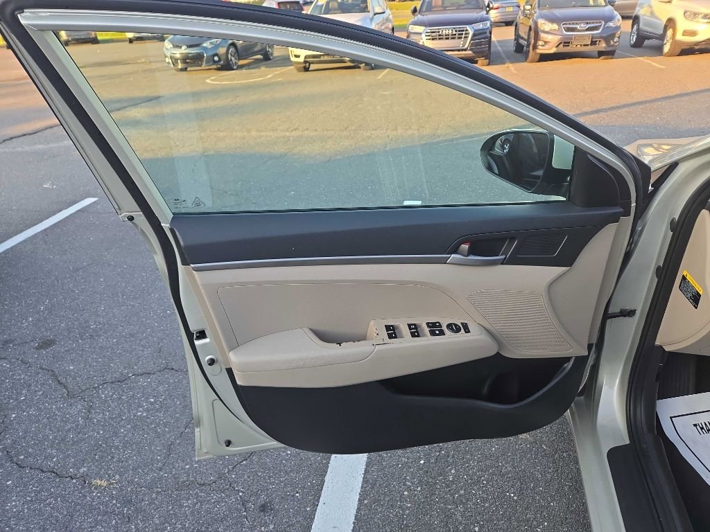 Used 2017 Hyundai Elantra SE image 13