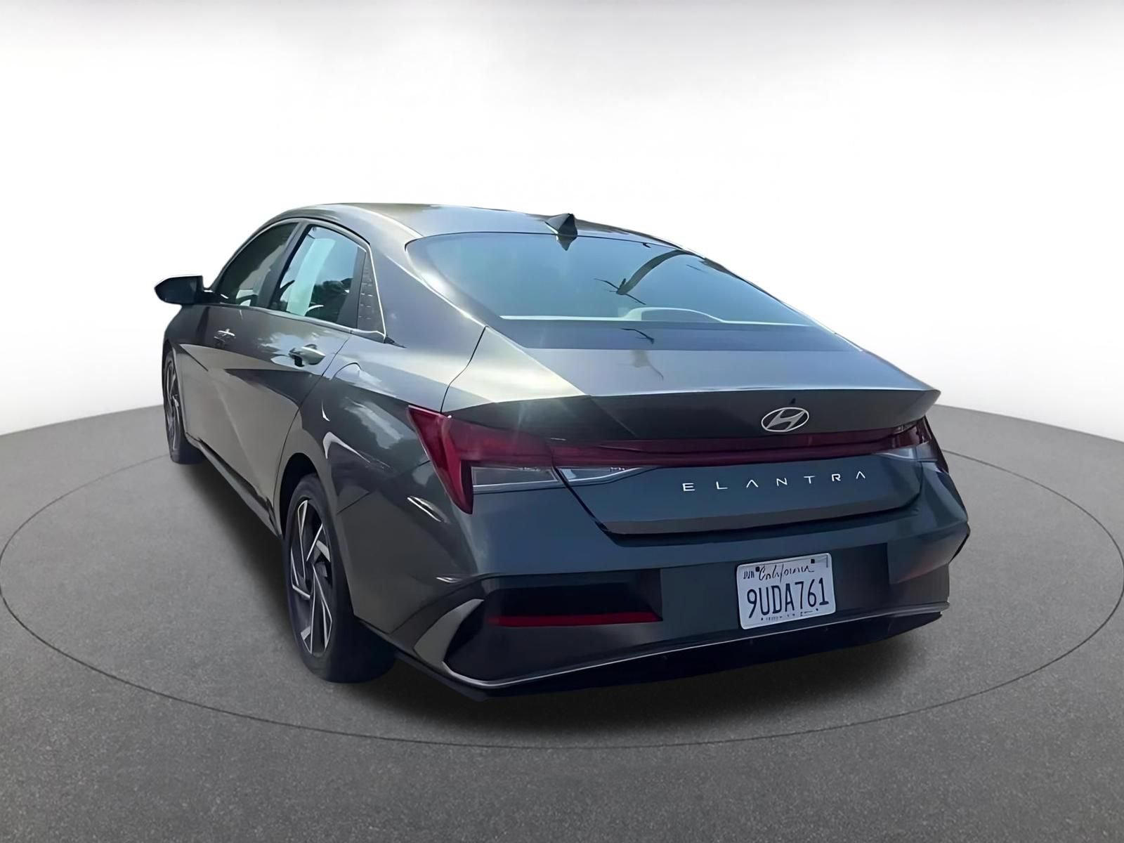 Used 2025 Hyundai Elantra SEL FWD image 10