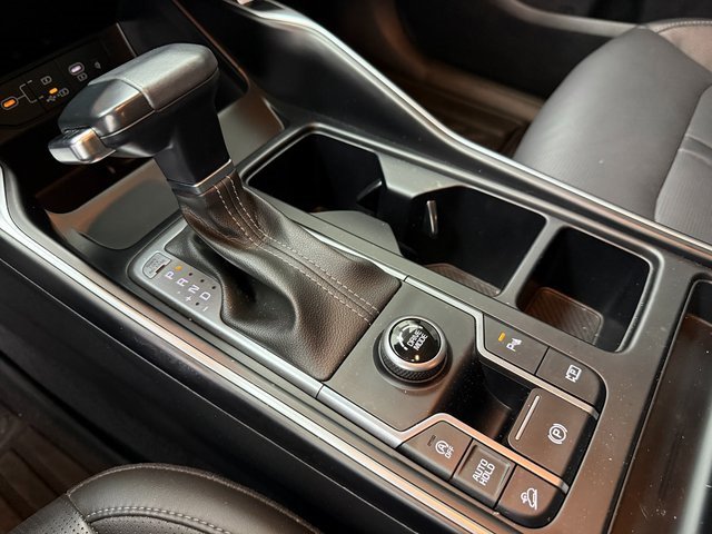 Used 2024 Kia Sorento S image 16