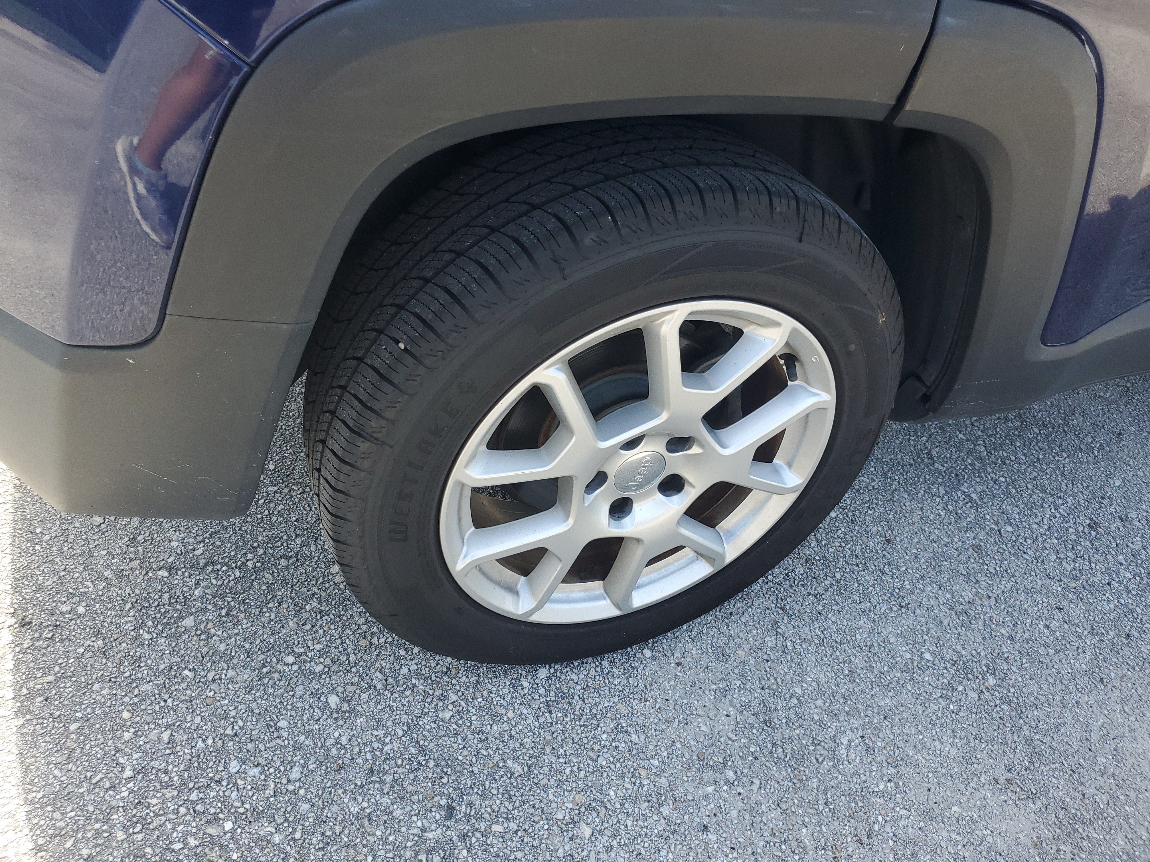Used 2019 Jeep Renegade Latitude FWD image 6