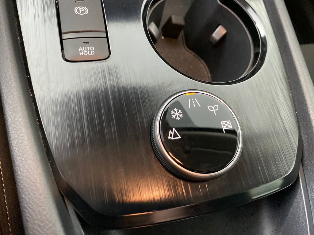 Used 2025 Nissan Rogue S image 20