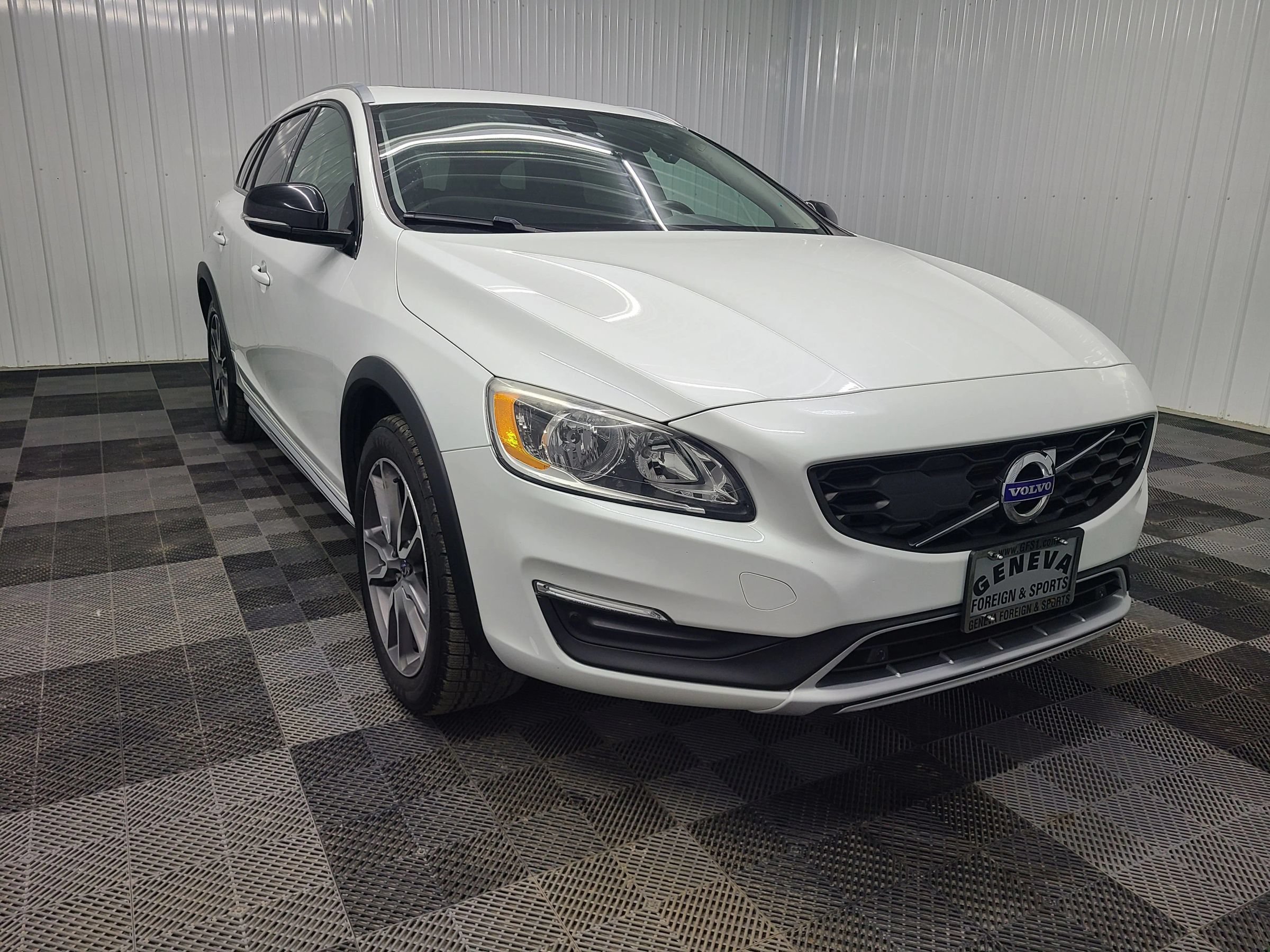 Used 2018 Volvo V60 T5 Cross Country w/ Convenience Package AWD/4WD image 14
