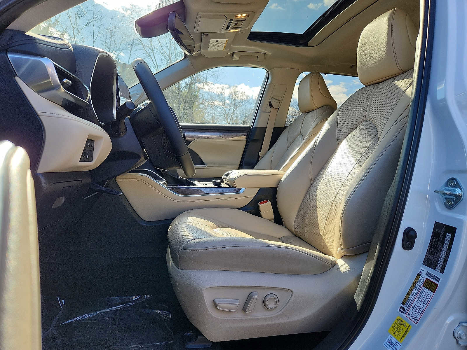 Used 2024 Toyota Highlander Limited image 13