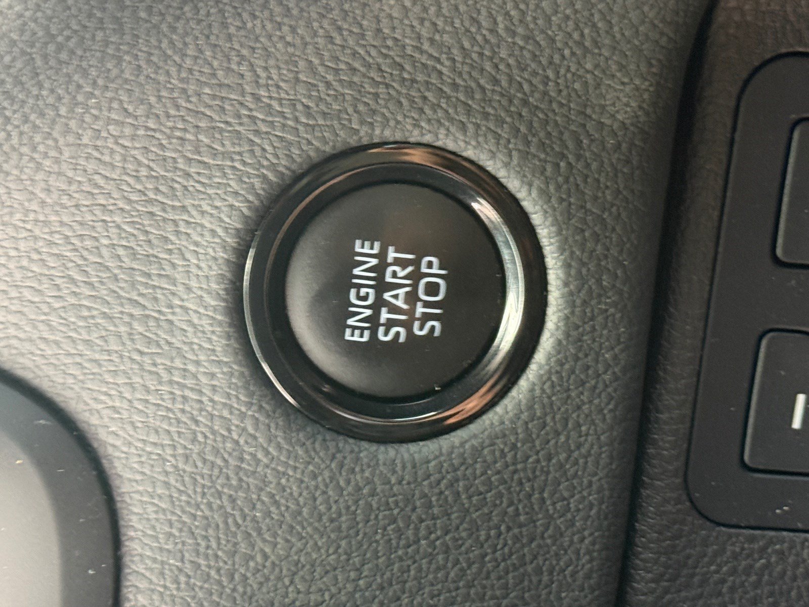 Used 2025 Toyota Tundra Limited AWD/4WD image 30