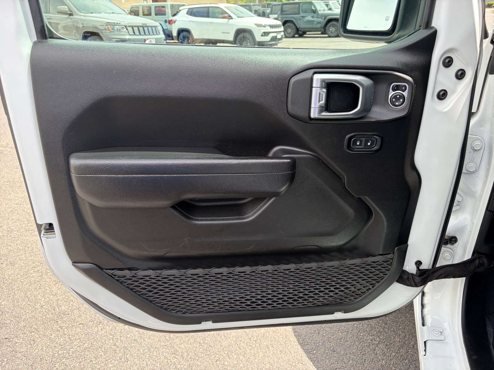Used 2024 Jeep Wrangler Unlimited AWD/4WD image 13
