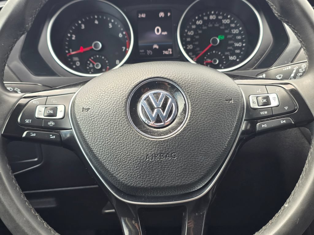 Used 2020 Volkswagen Tiguan SE FWD image 17