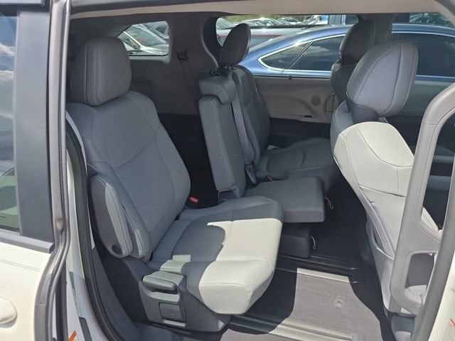 Used 2021 Toyota Sienna XLE FWD image 9